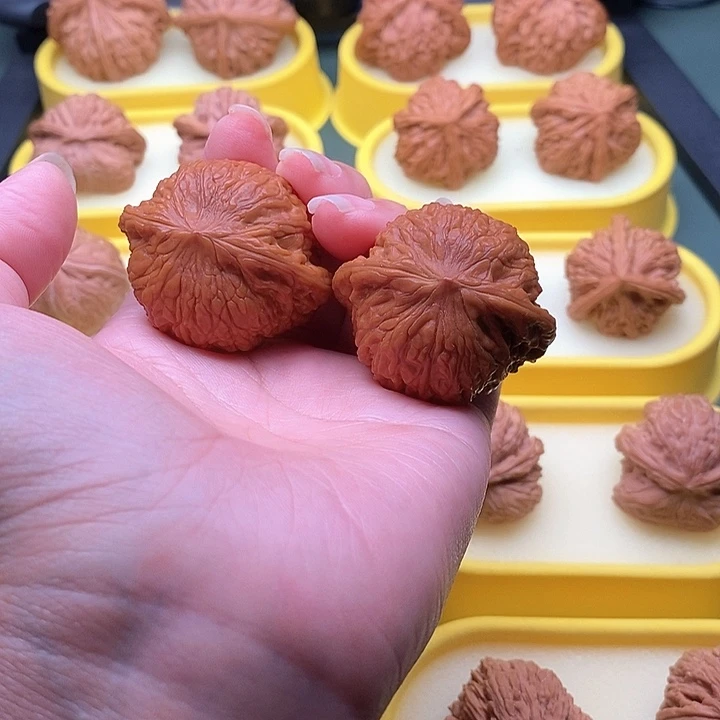 文玩核桃吊坠泥鳅背