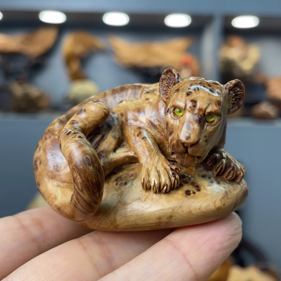 太行崖柏陈化瘤金钱豹手把件