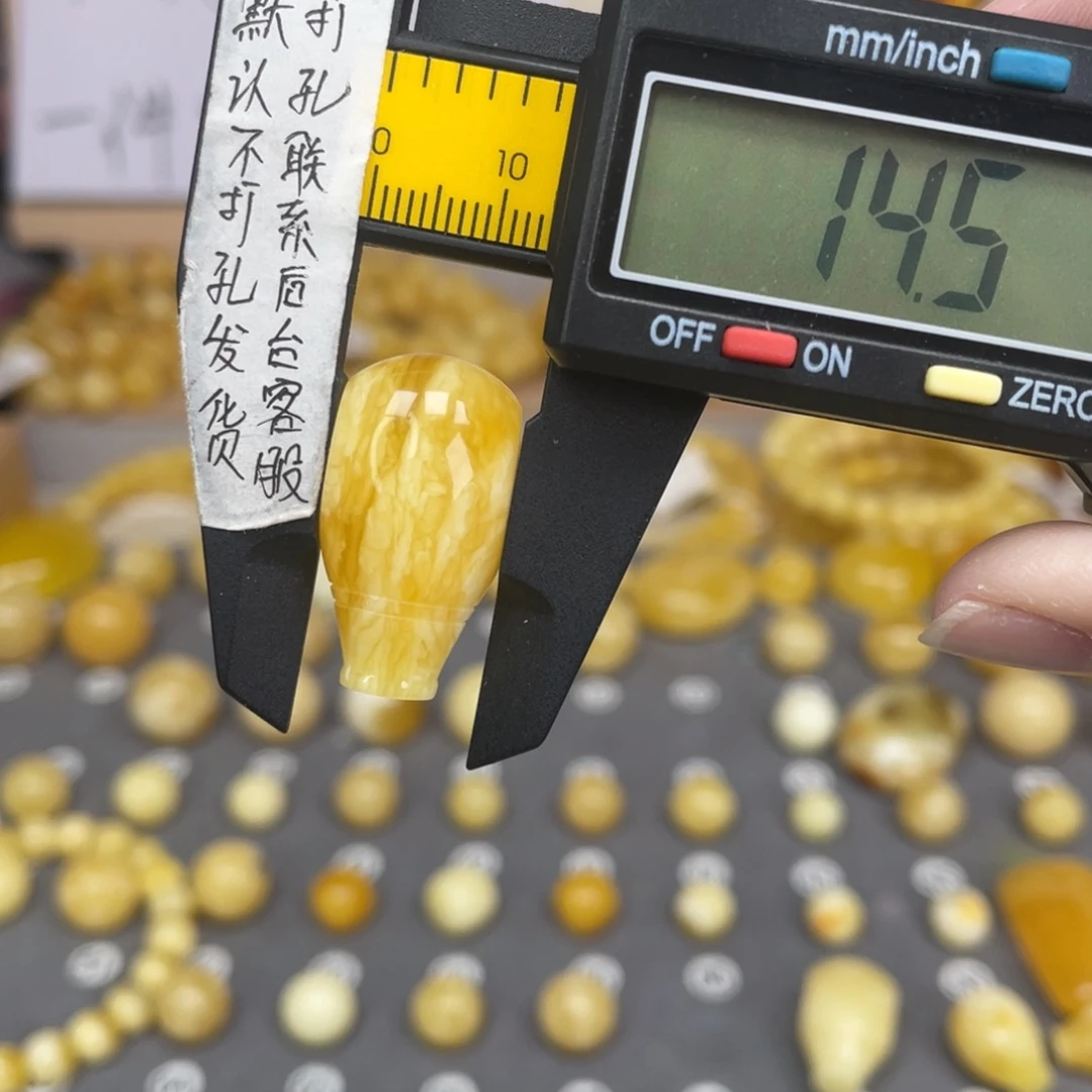 M***n蜜蜡未镶嵌裸石68号
