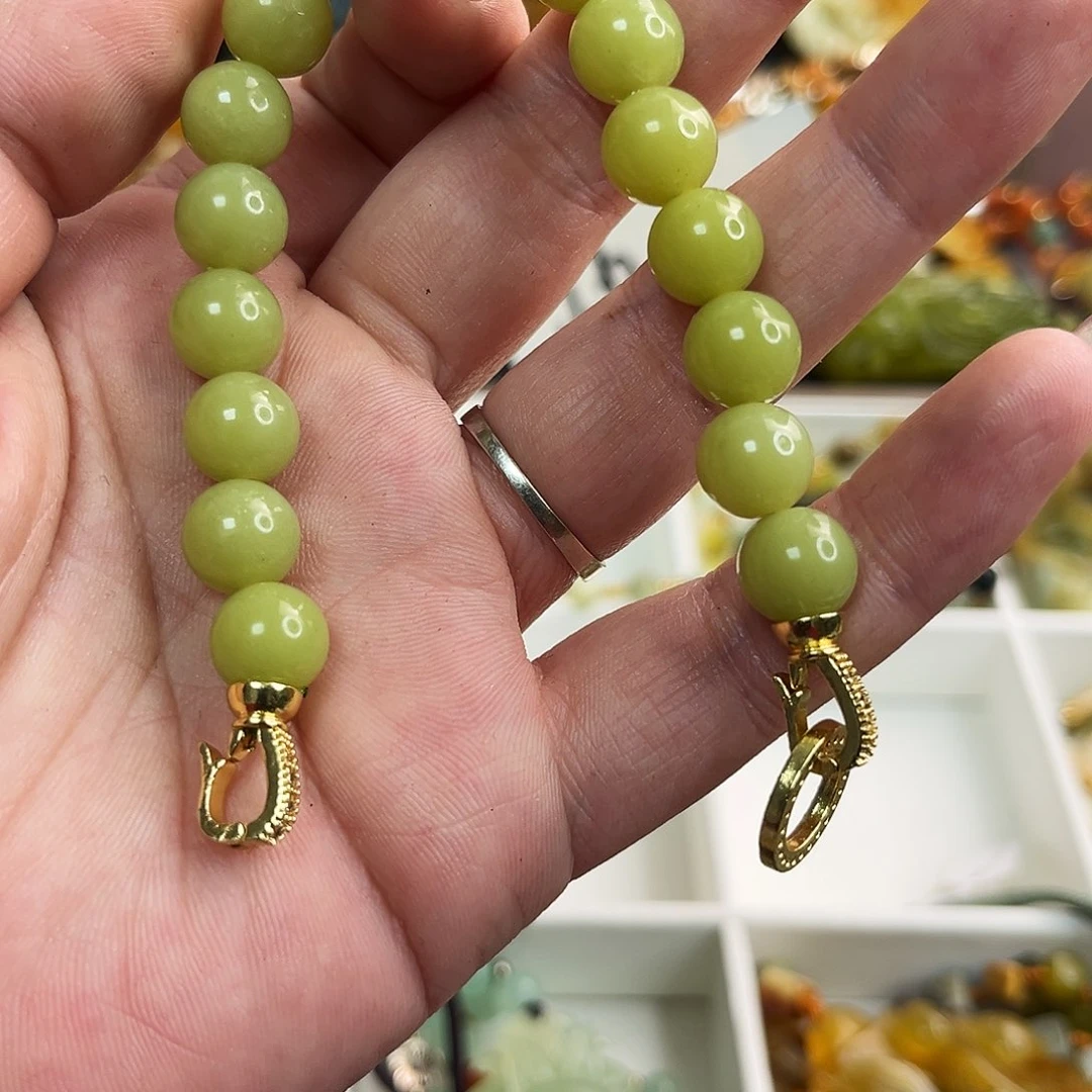 蛇纹石玉颈饰未镶嵌