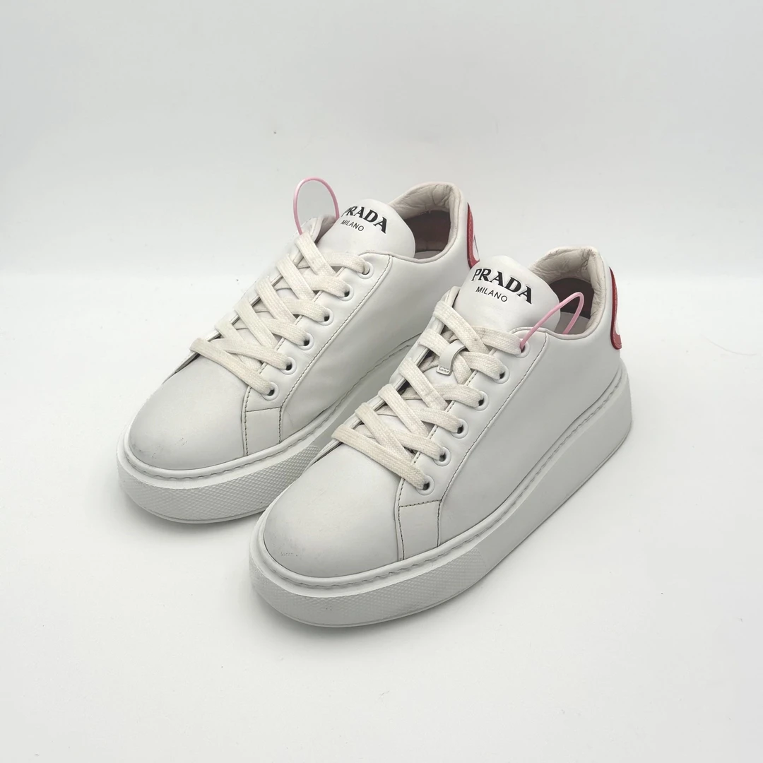 99新 Prada/普拉达 白色后跟爱心板鞋/37码/DM0473