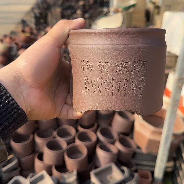 这就是为什么在这里做过一些奇怪而令他不快乐不高兴