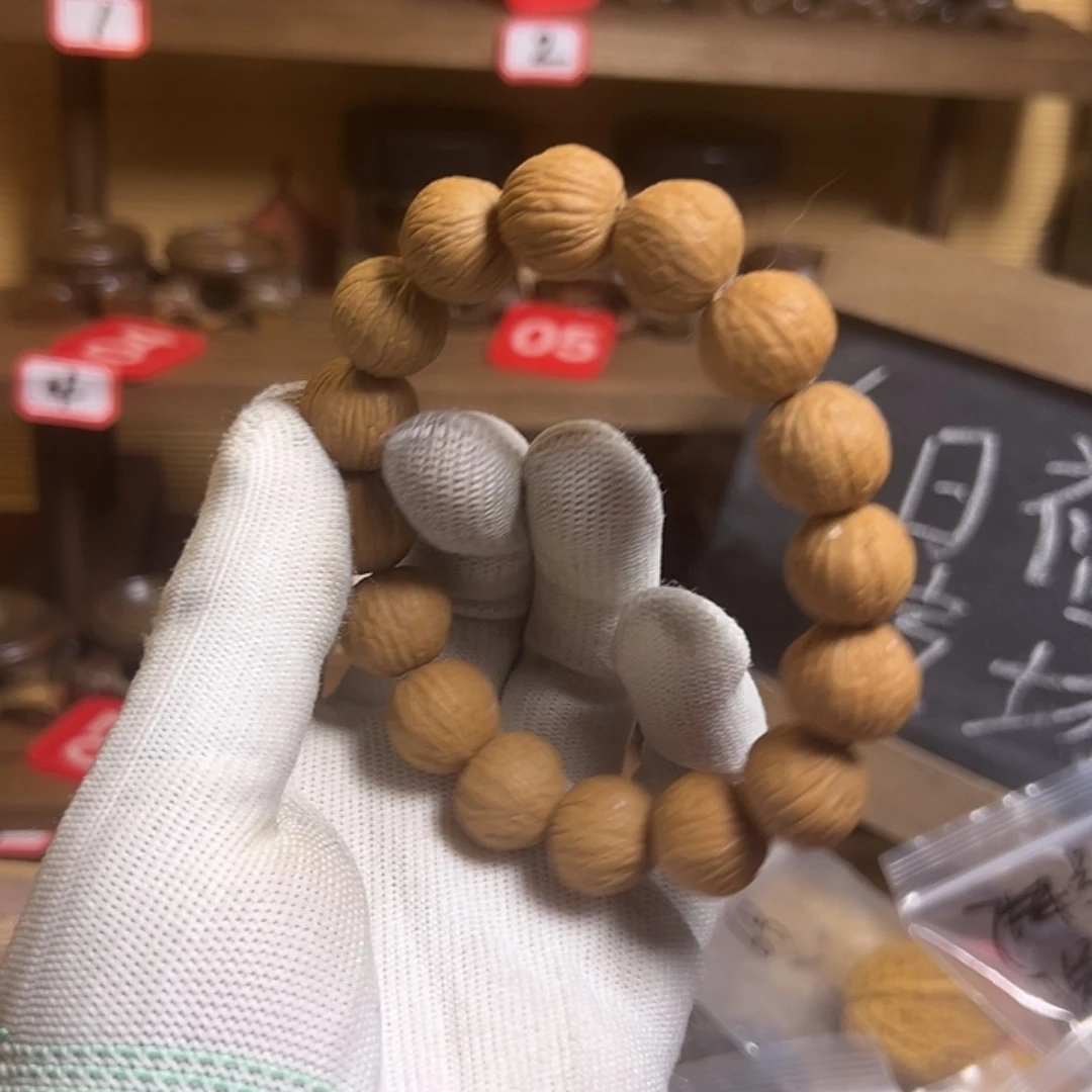 文玩核桃吊坠猴头凤羽21号