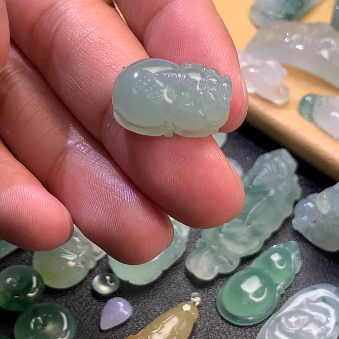 颈饰未镶嵌翡翠挂件
