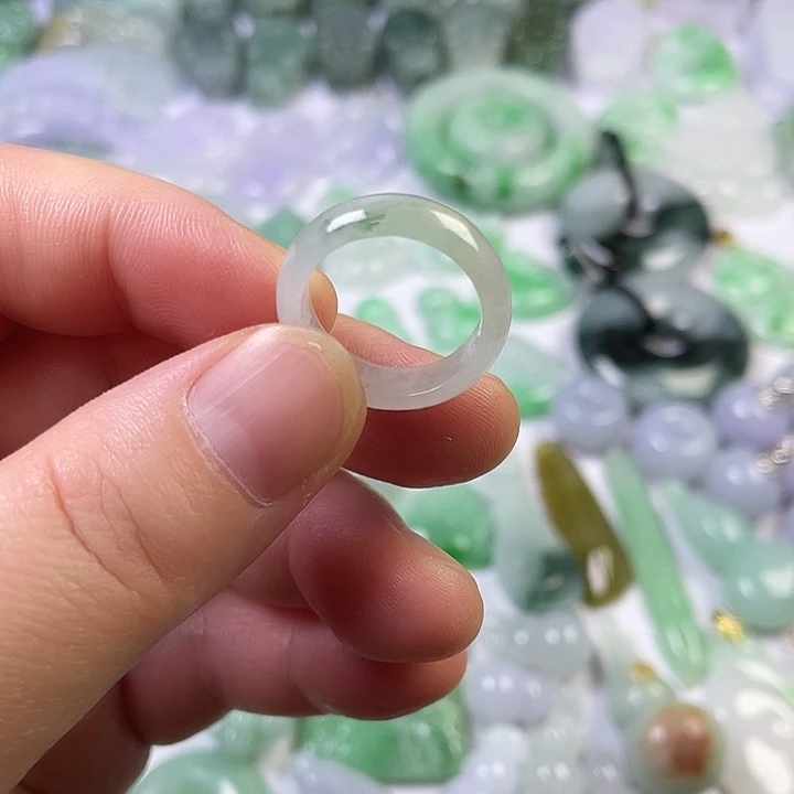 翡翠未镶嵌颈饰戒圈