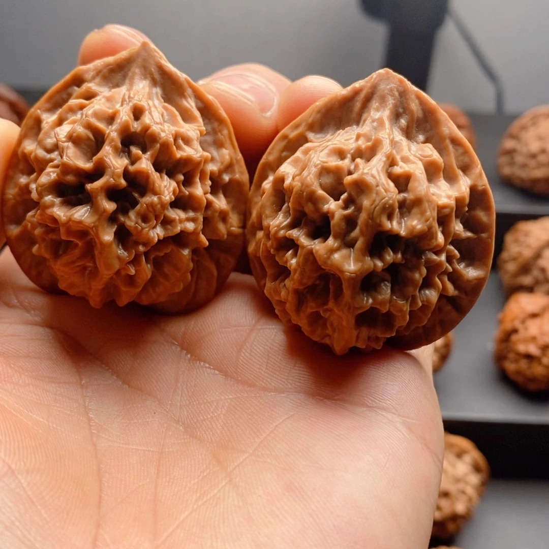 把件文玩核桃别***行秦岭山地帽子