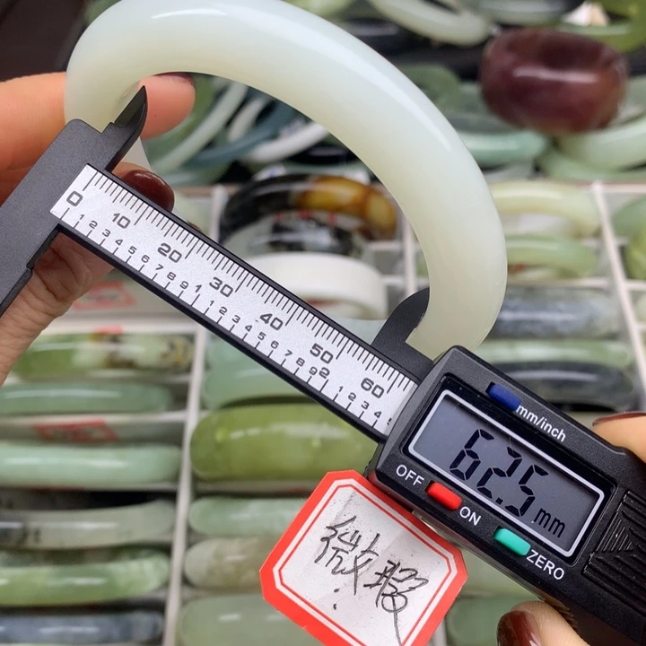 蛇纹石玉未镶嵌手镯488