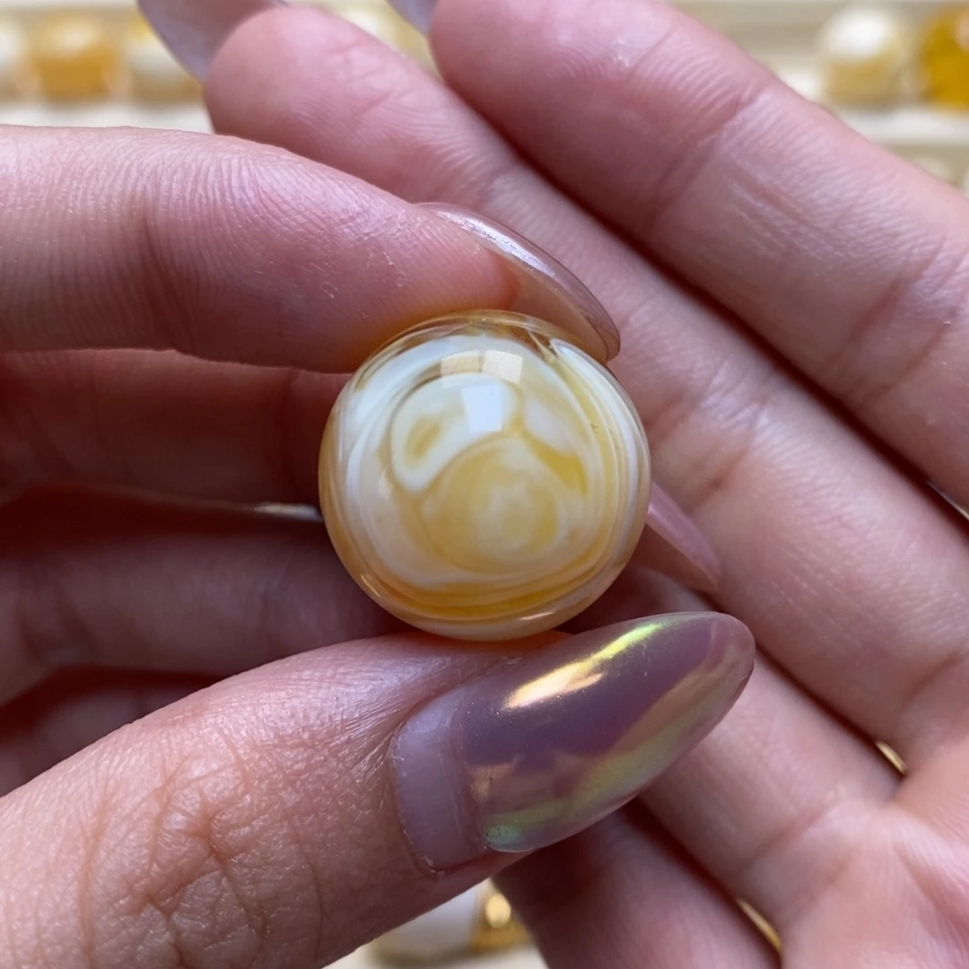 未镶嵌琥珀珠宝奇石