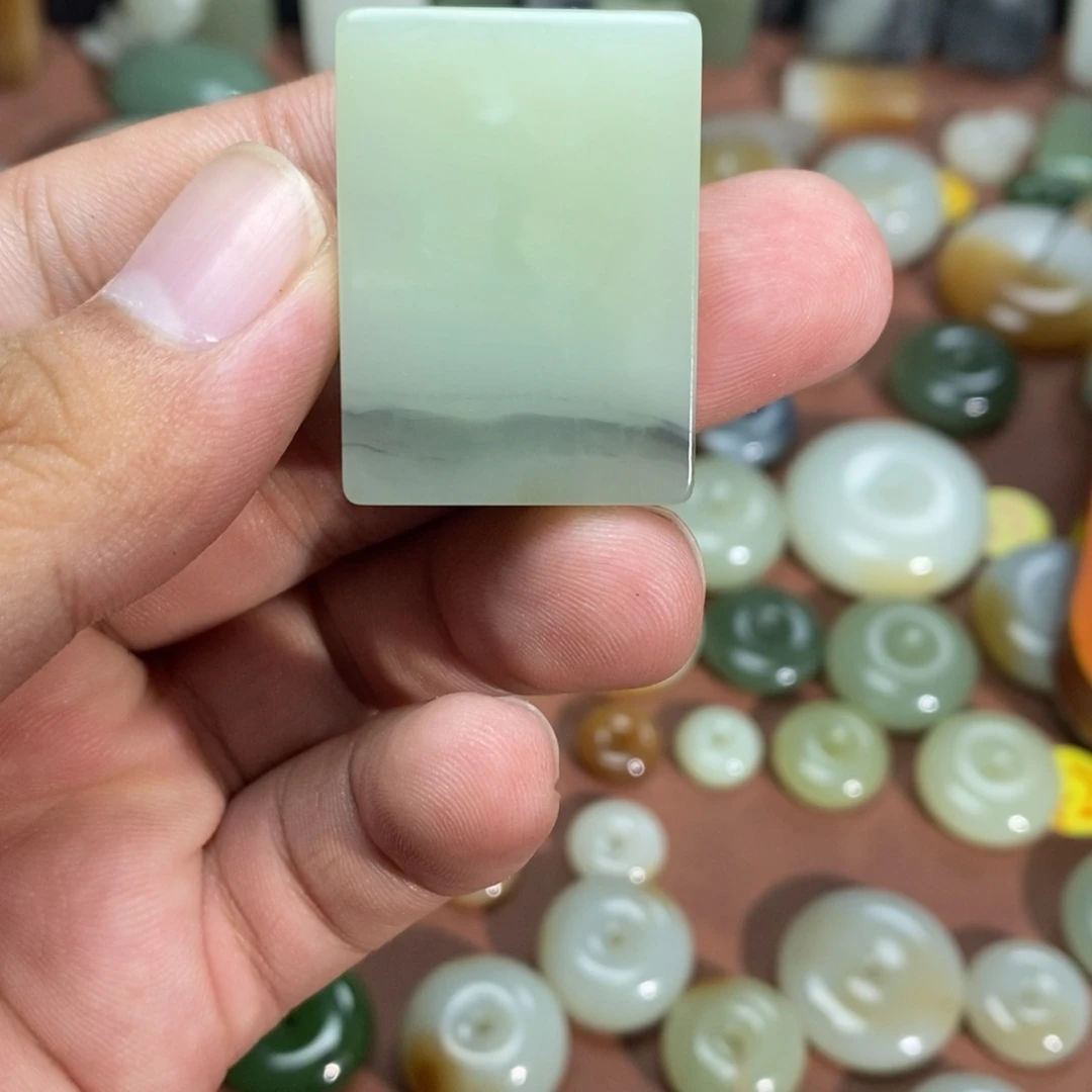 和田玉未镶嵌吊坠(不含链)佳**A