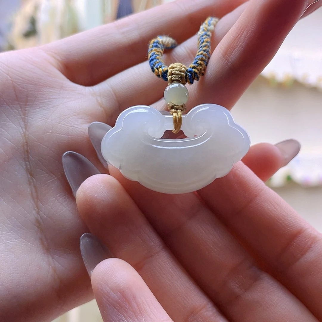 和田玉吊坠(赠链)未镶嵌下**趟