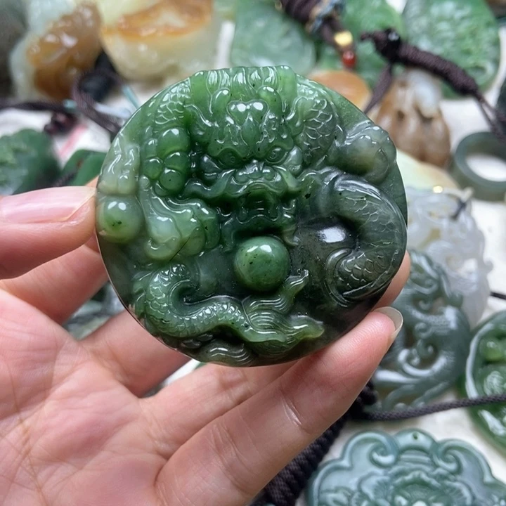 颈饰未镶嵌和田玉（碧玉）