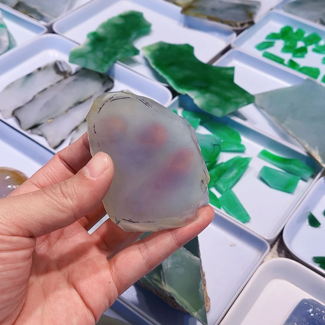 未镶嵌在定制翡翠