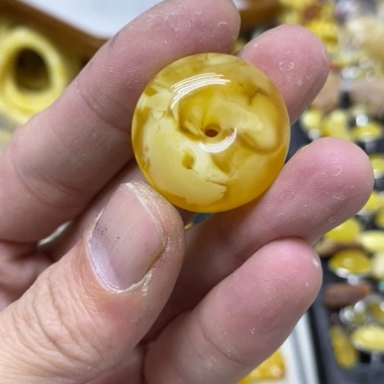 蜜蜡裸石未镶嵌吊坠