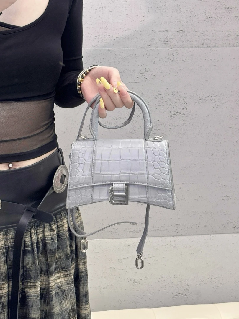 95新 Balenciaga/巴黎世家 巴黎世家 灰色xs沙漏斜挎包（K）