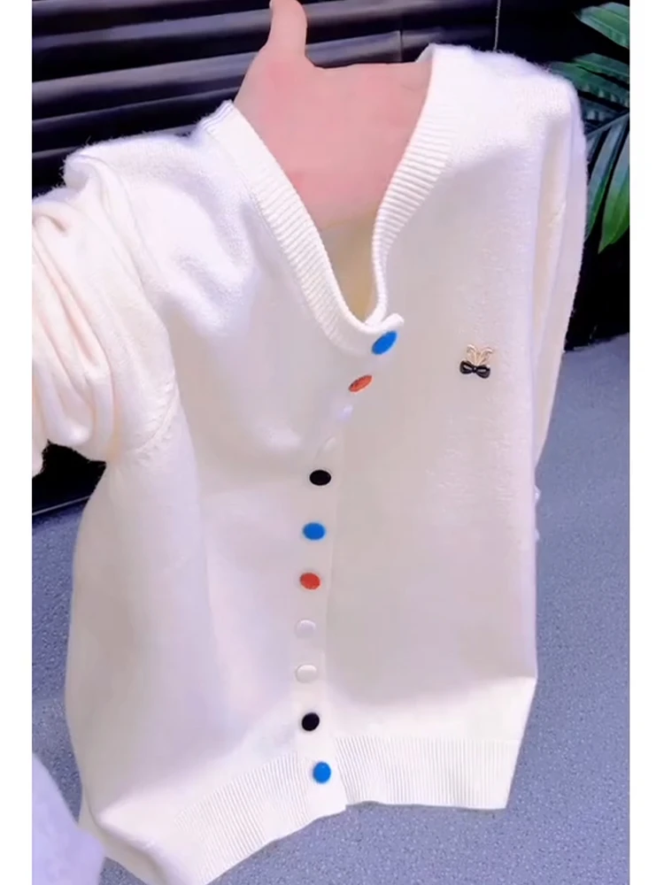 2025冬季新款慵懒风白色针织开衫女百搭彩色纽扣长袖毛衣洋气外套