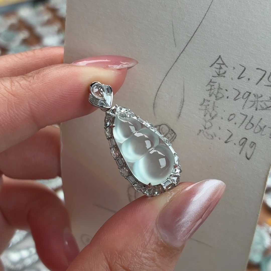 翡翠18K金镶嵌颈饰豆子