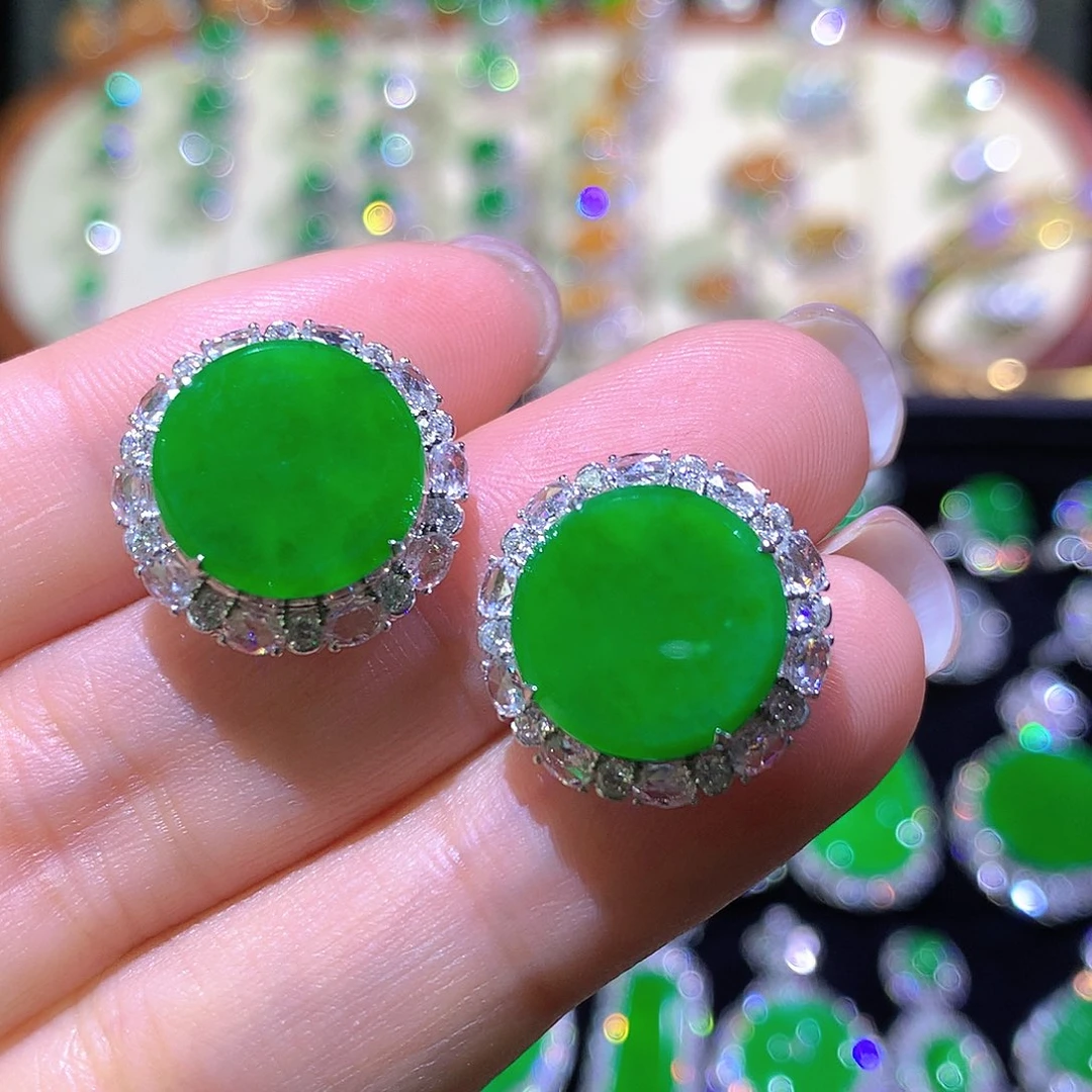 翡翠18K金镶嵌耳饰高冰满绿无事牌耳钉