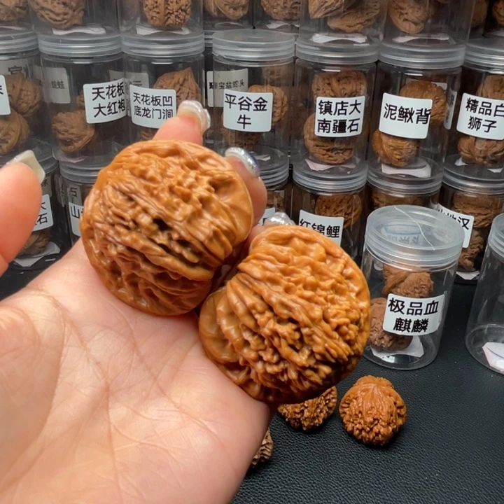 ****文玩核桃吊坠四座楼