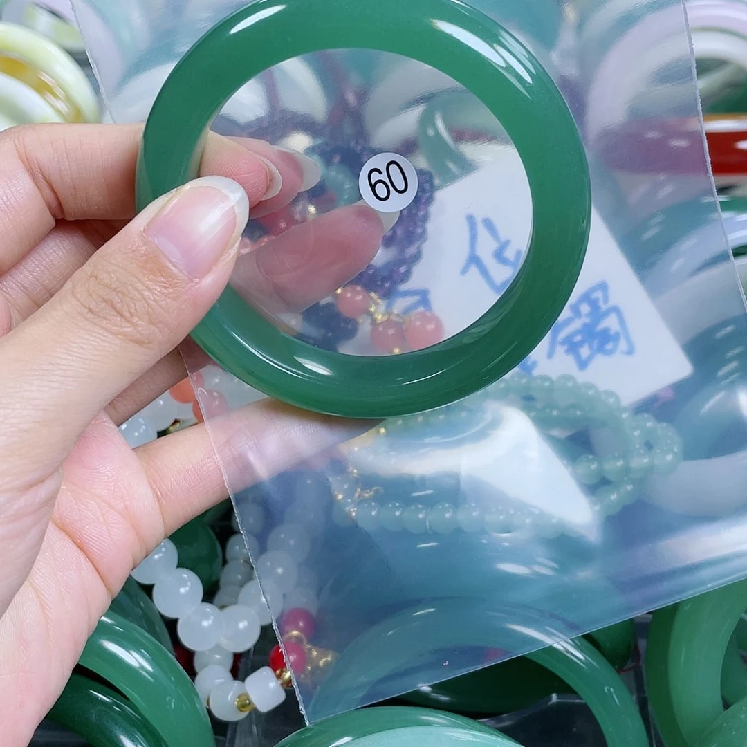【闪购商品】石英质玉手镯未镶嵌56