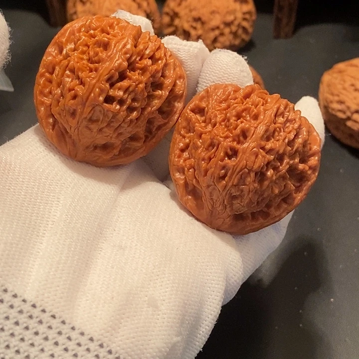 是****把件文玩核桃南疆石