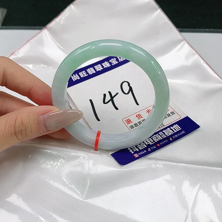 翡翠手镯未镶嵌总*入翡翠12