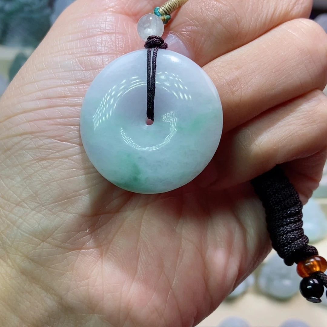 翡翠未镶嵌颈饰平安扣