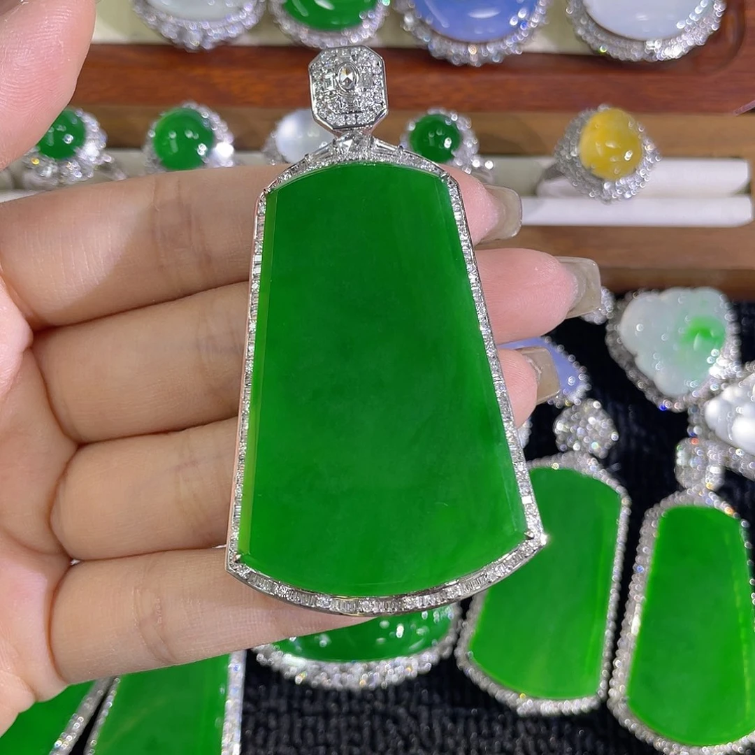 颈饰18K金镶嵌翡翠S**.无事牌