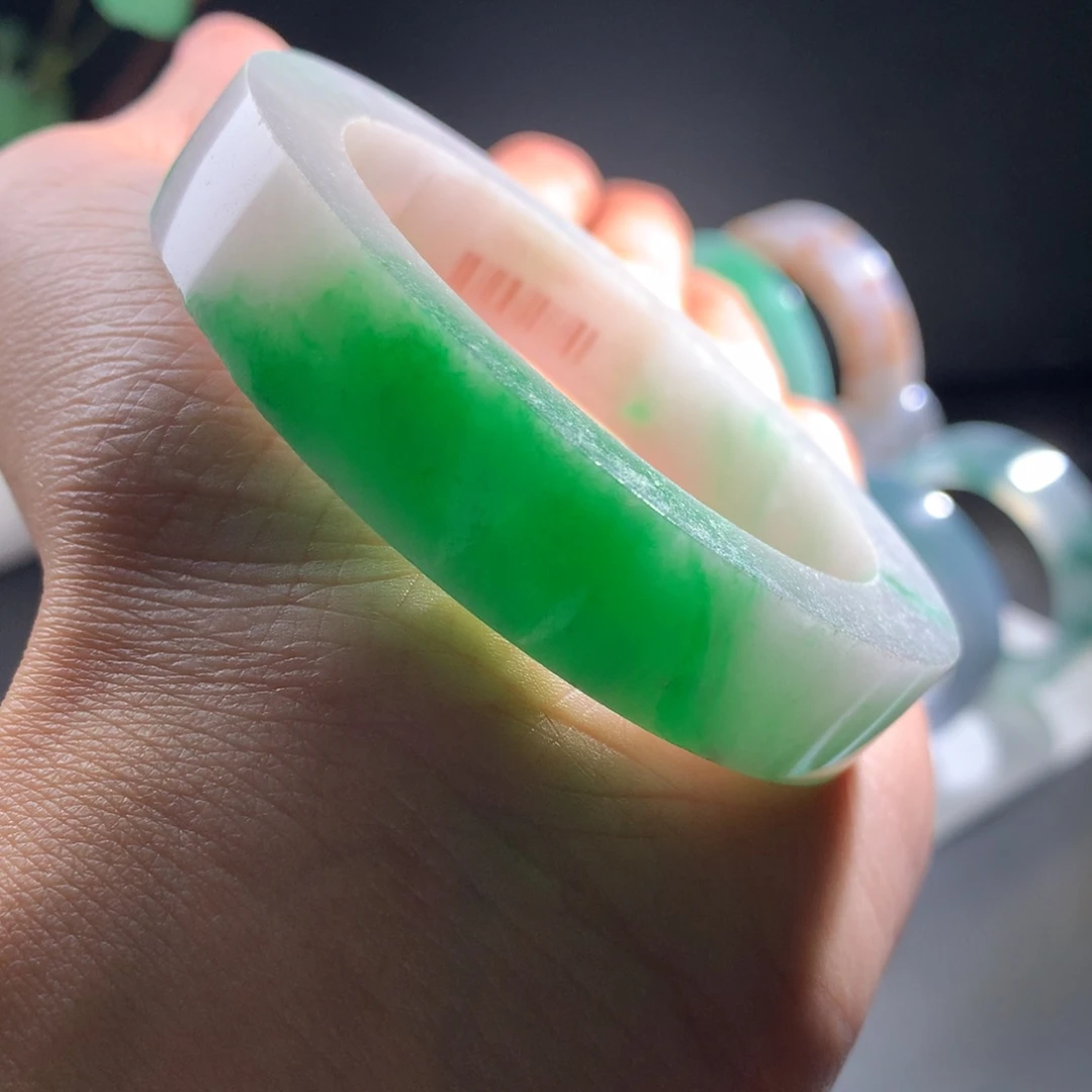 定制翡翠未镶嵌手镯