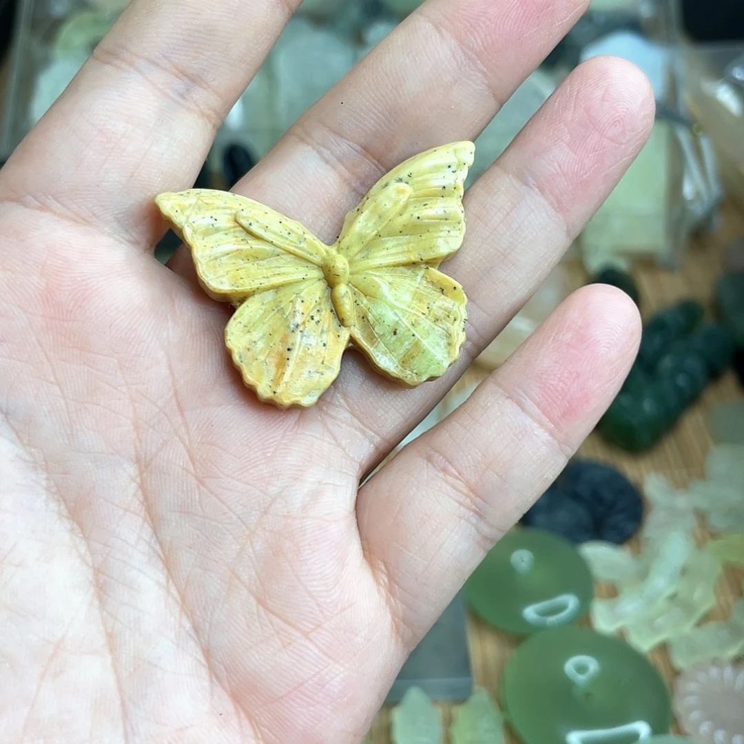 未镶嵌岫玉颈饰蝴蝶