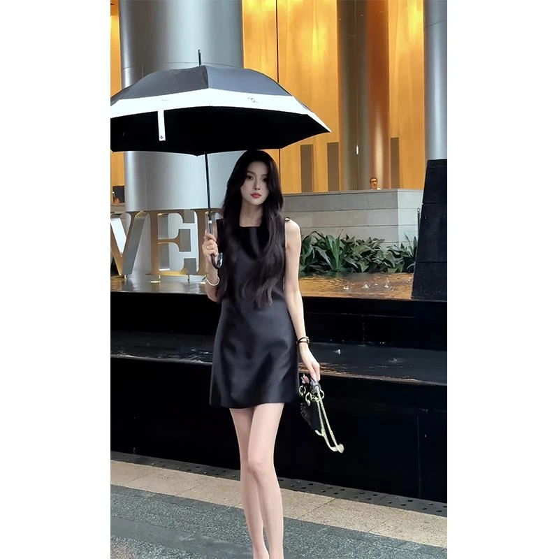 关关高级感尤莱特轻奢显瘦小黑裙气质黑色法式连衣裙极简风裙短裙