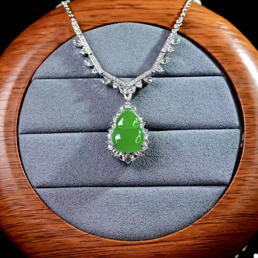 天然缅甸翡翠A货18k白金冰种阳绿晚宴套链/120816/拍卖