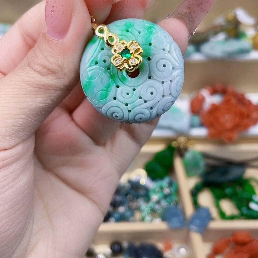 翡翠未镶嵌手链吊坠