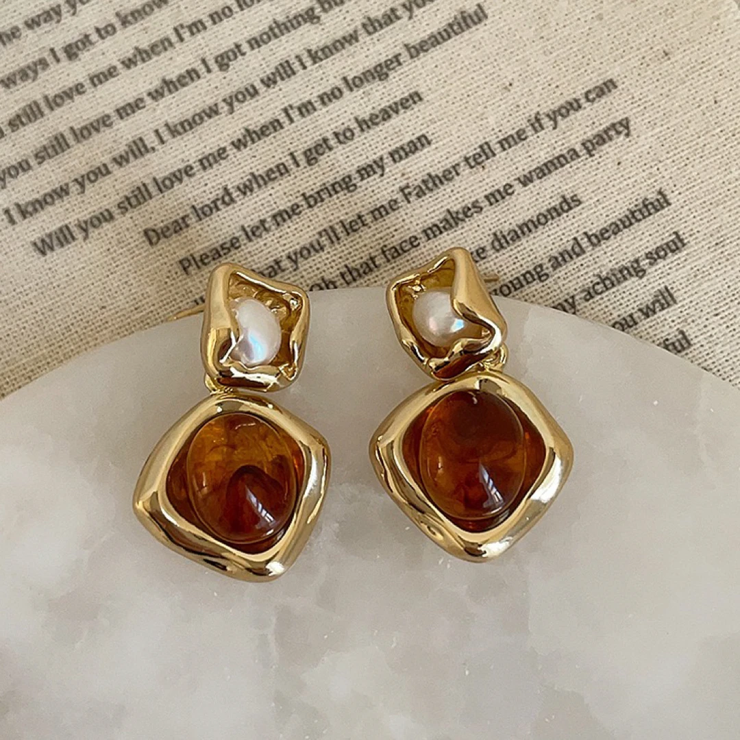 铜合金树脂耳饰 简约时尚玳瑁色树脂耳钉复古美拉德风女士耳饰