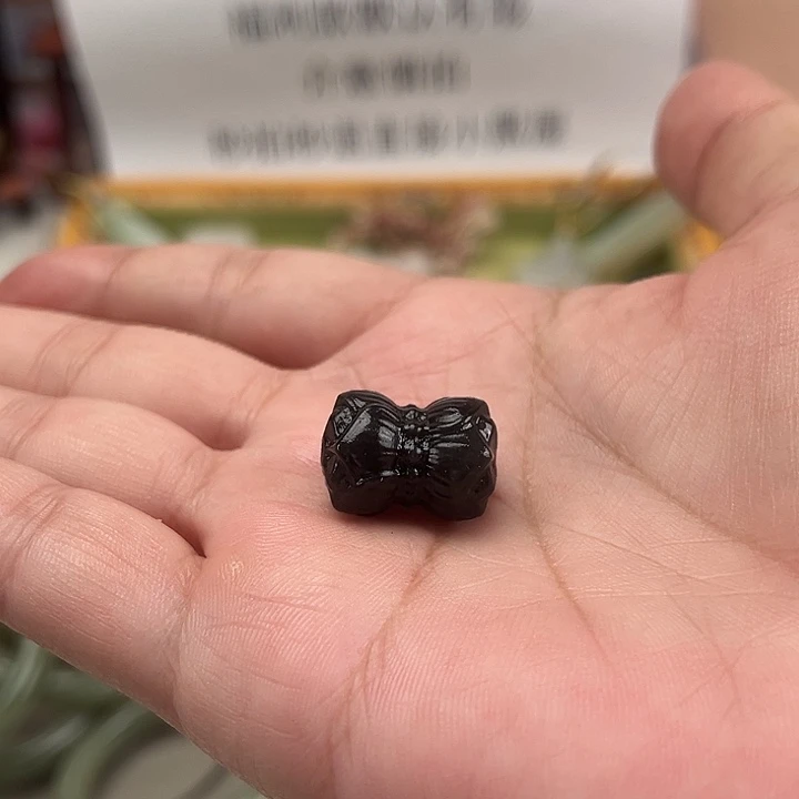 颈饰未镶嵌和田玉并蒂莲吊坠