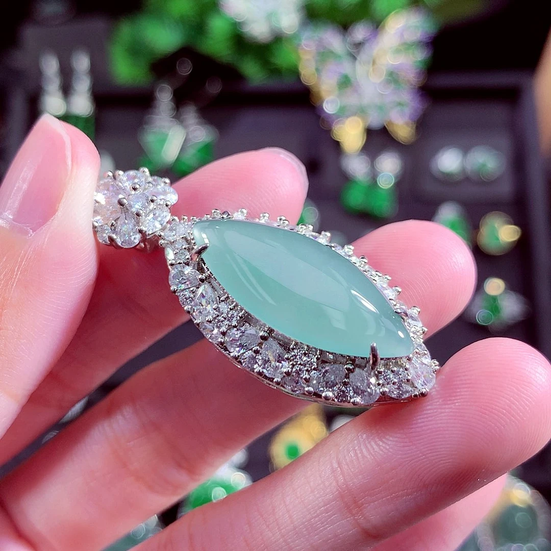 颈饰未镶嵌翡翠天然