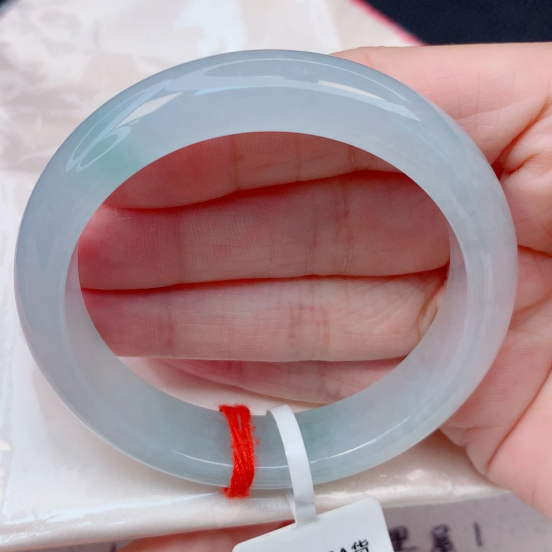 翡翠未镶嵌手镯55.6圈 白冰底飘绿