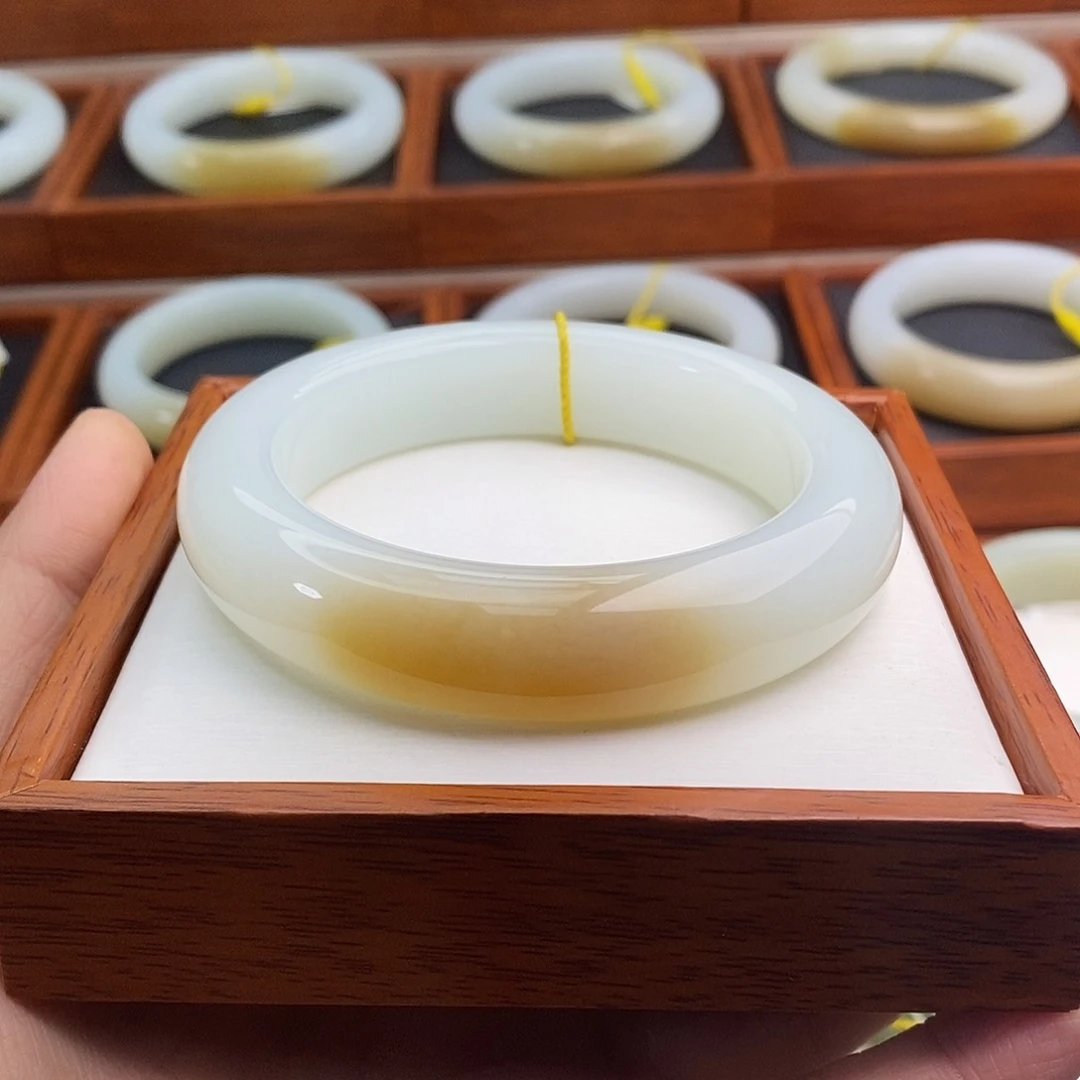 和田玉（糖玉）手镯未镶嵌