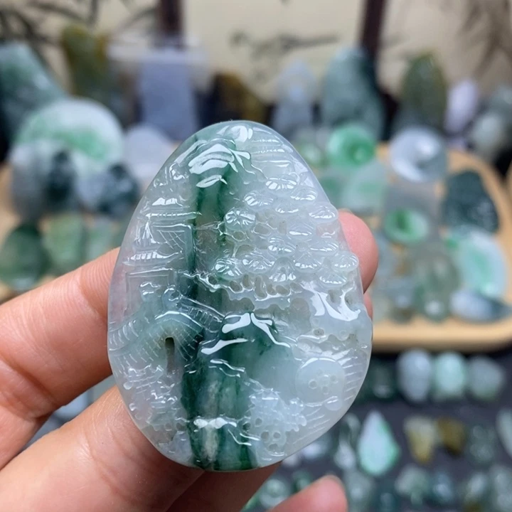 翡翠未镶嵌颈饰山水