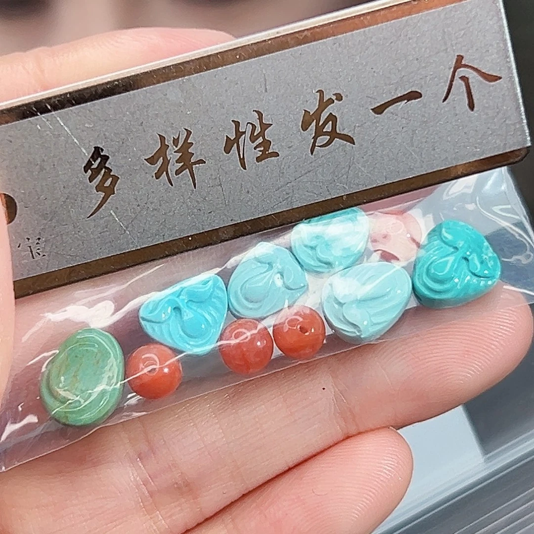 南红玛瑙未镶嵌珠宝奇石发一件，多样性发货