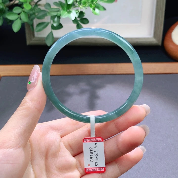 翡翠手镯未镶嵌天然翡翠手镯
