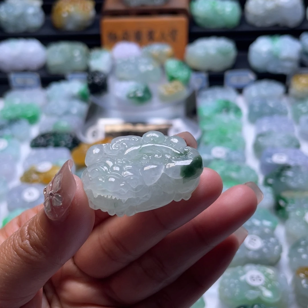 翡翠颈饰未镶嵌貔貅