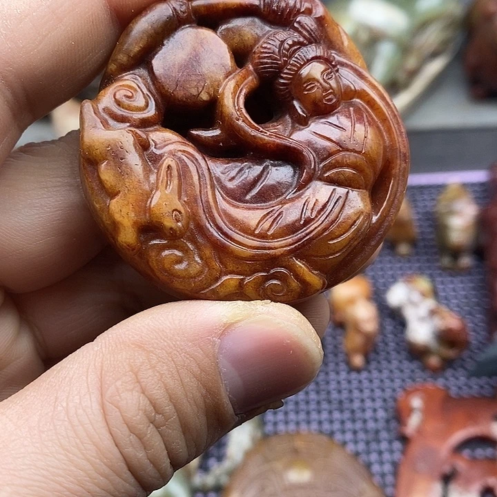 未镶嵌蛇纹石玉颈饰