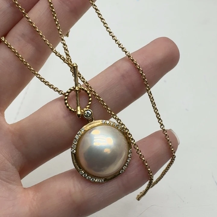 拼合珍珠（马贝珠）18K金镶嵌颈饰