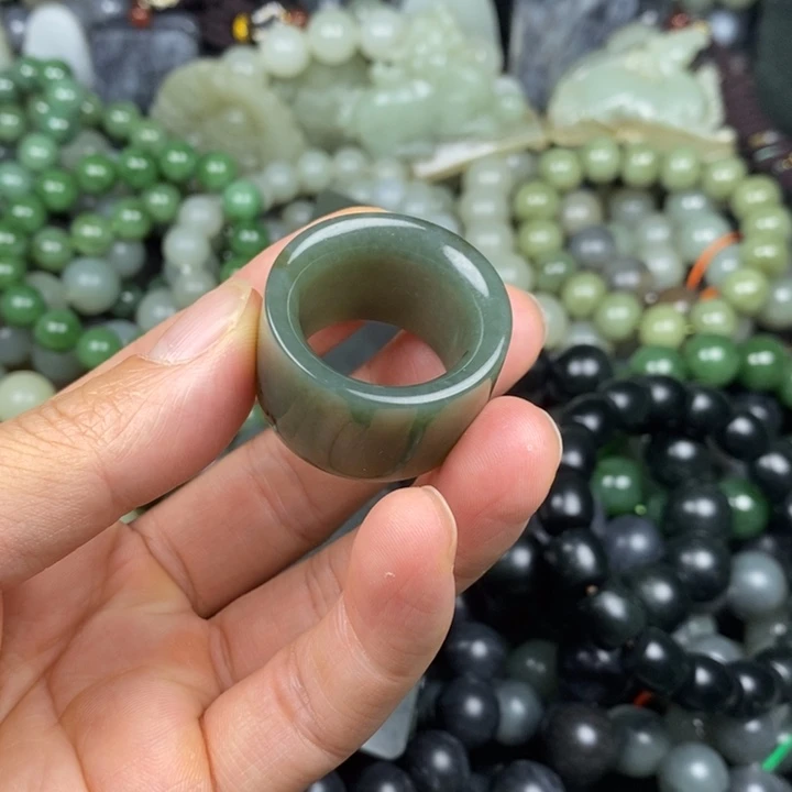 N***儿未镶嵌手链和田玉