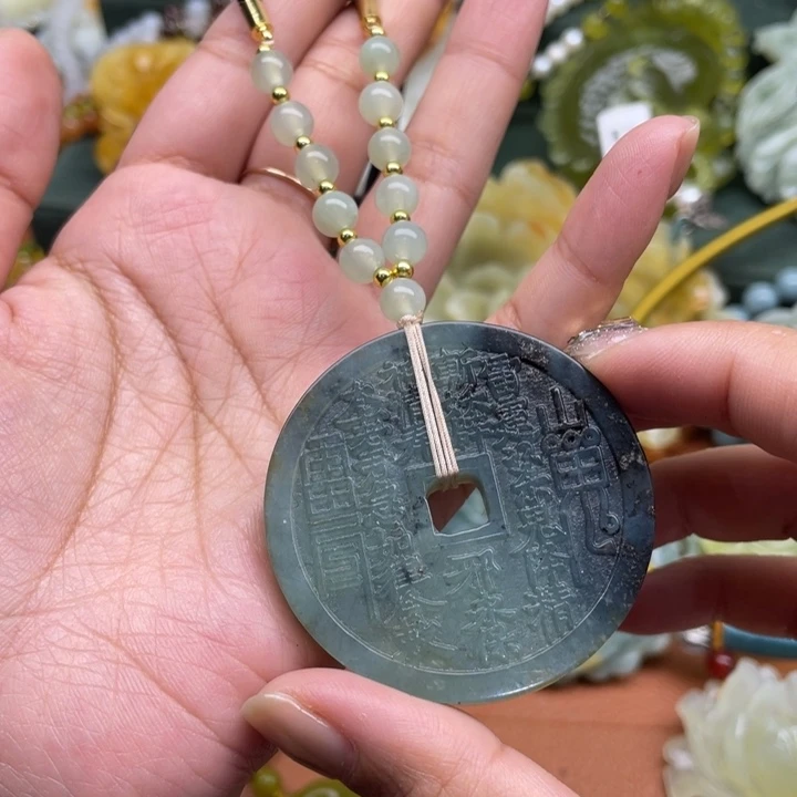 蛇纹石玉吊坠合金