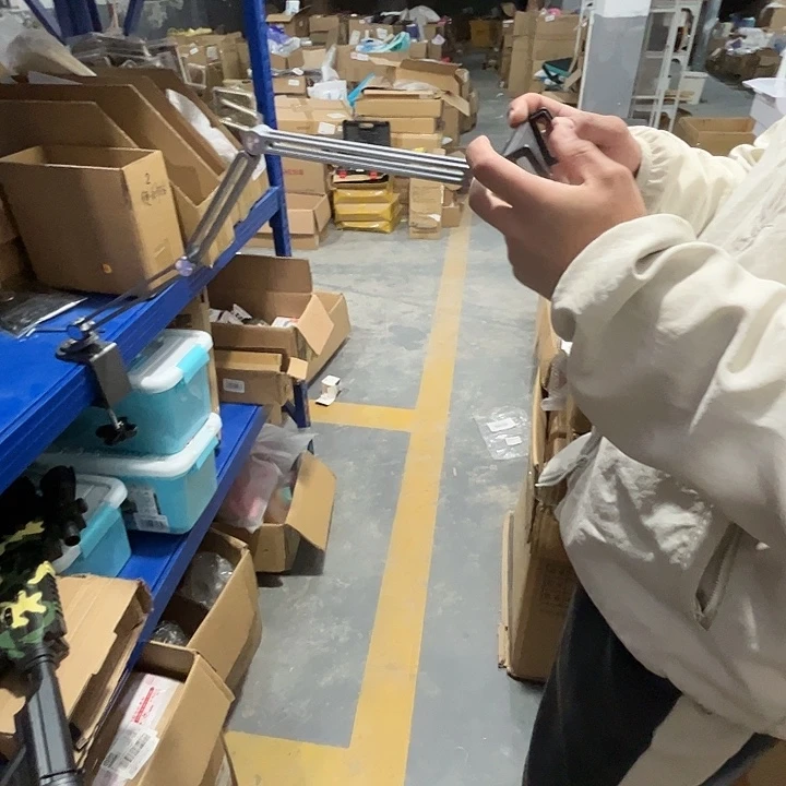 合金手机支架床头。