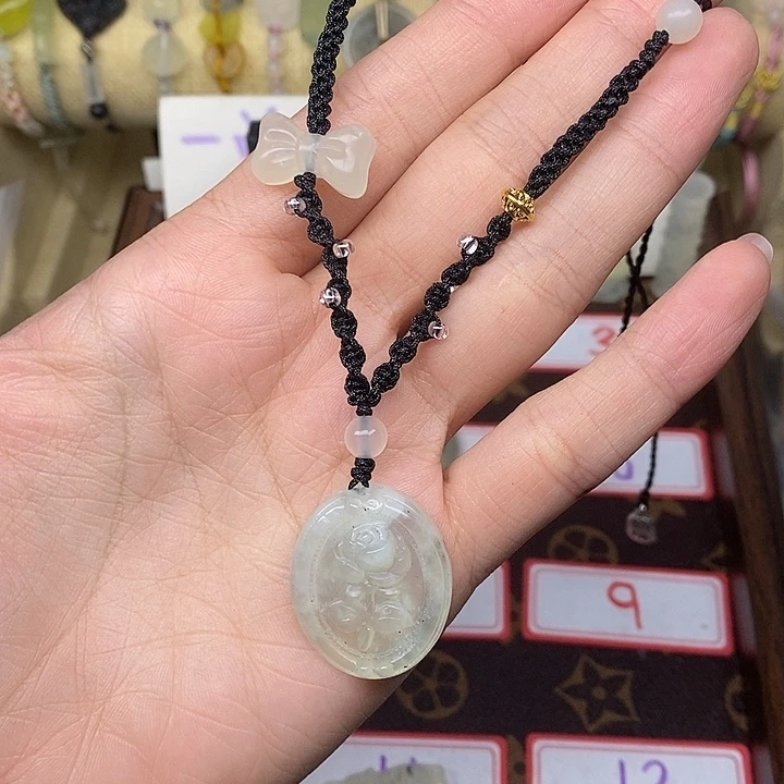 未镶嵌蛇纹石玉项链吊坠