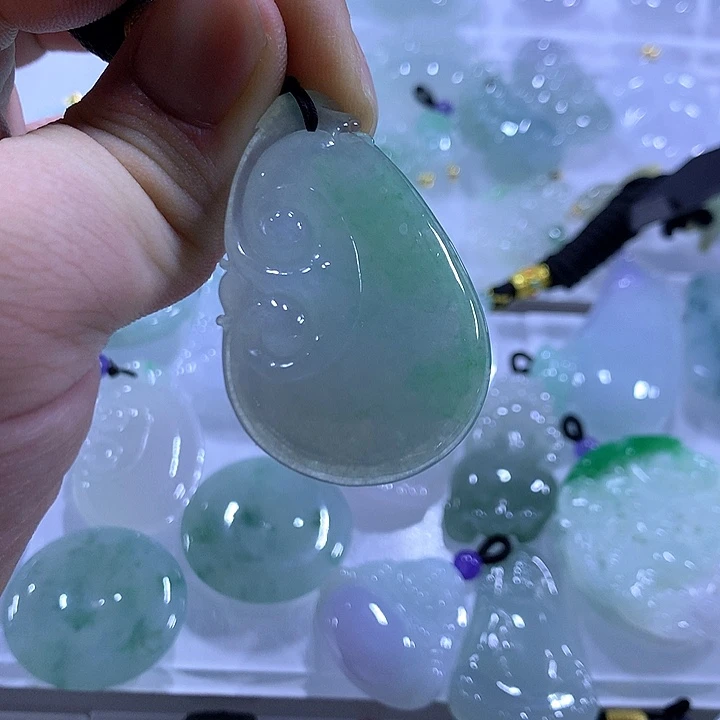 翡翠未镶嵌颈饰天然翡翠A货吊坠