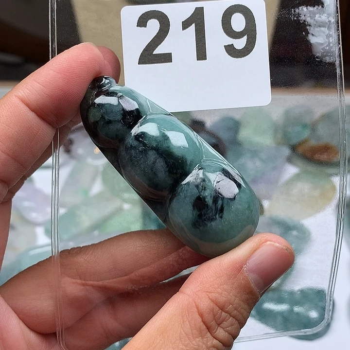 翡翠颈饰未镶嵌用****莉翡翠