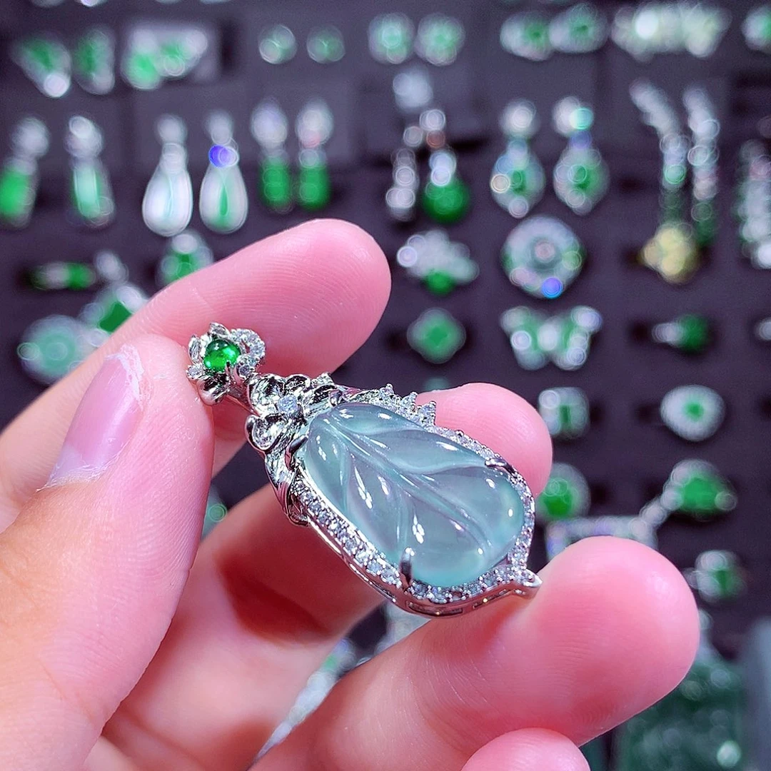 颈饰未镶嵌翡翠天然